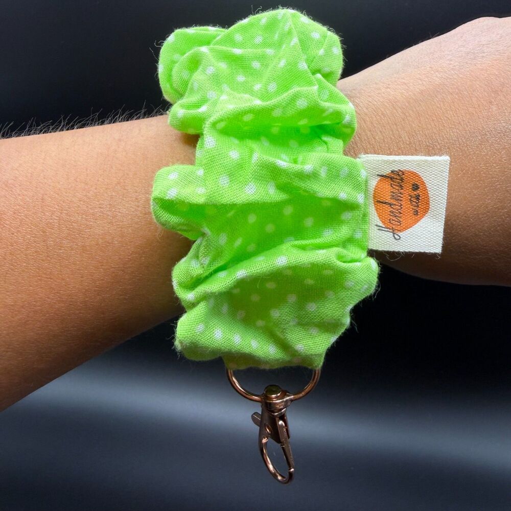 Handmade OneSz Scrunchie Key Fob Wristlet Womens Green Polka Dot Cotton Keychain